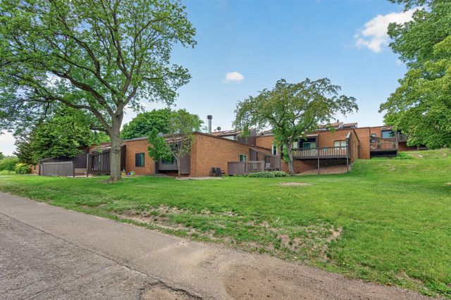 350 Oakwood Drive 9, New Brighton, MN 55112