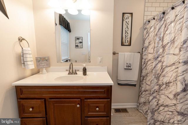220 PINEWOOD RD, Baltimore, MD 21222