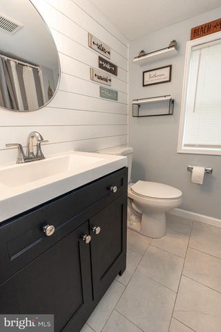 220 PINEWOOD RD, Baltimore, MD 21222