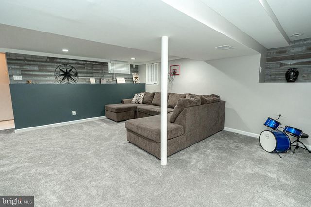 220 PINEWOOD RD, Baltimore, MD 21222