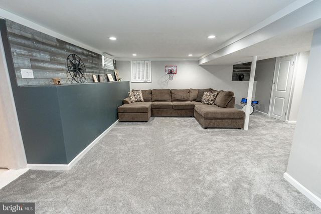220 PINEWOOD RD, Baltimore, MD 21222