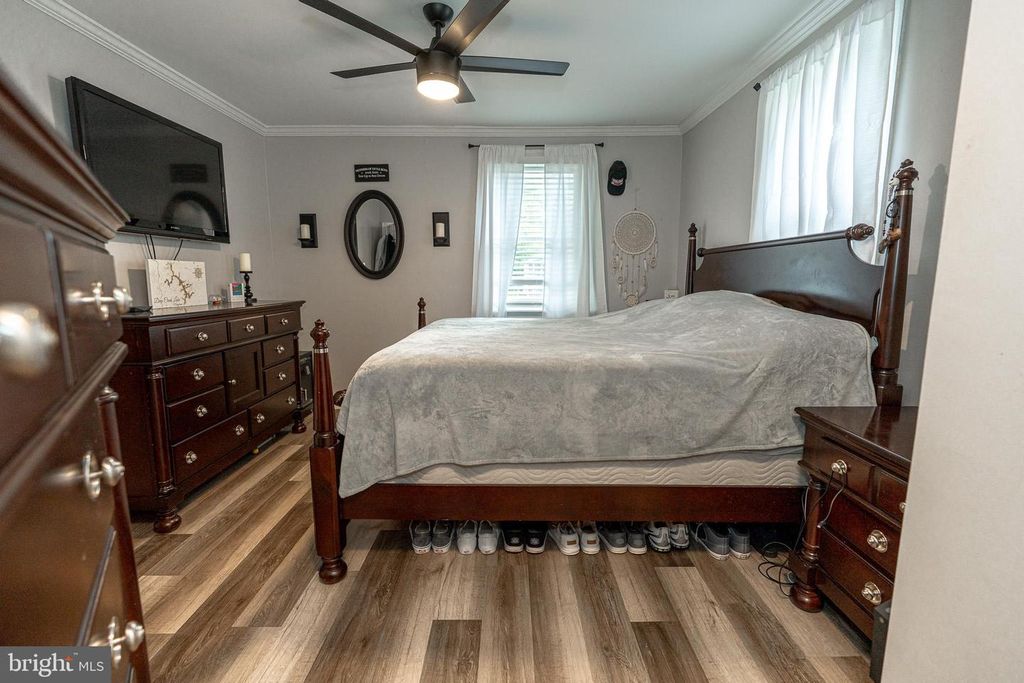 Image 15 of property listing at 220 PINEWOOD RD, Baltimore, MD 21222