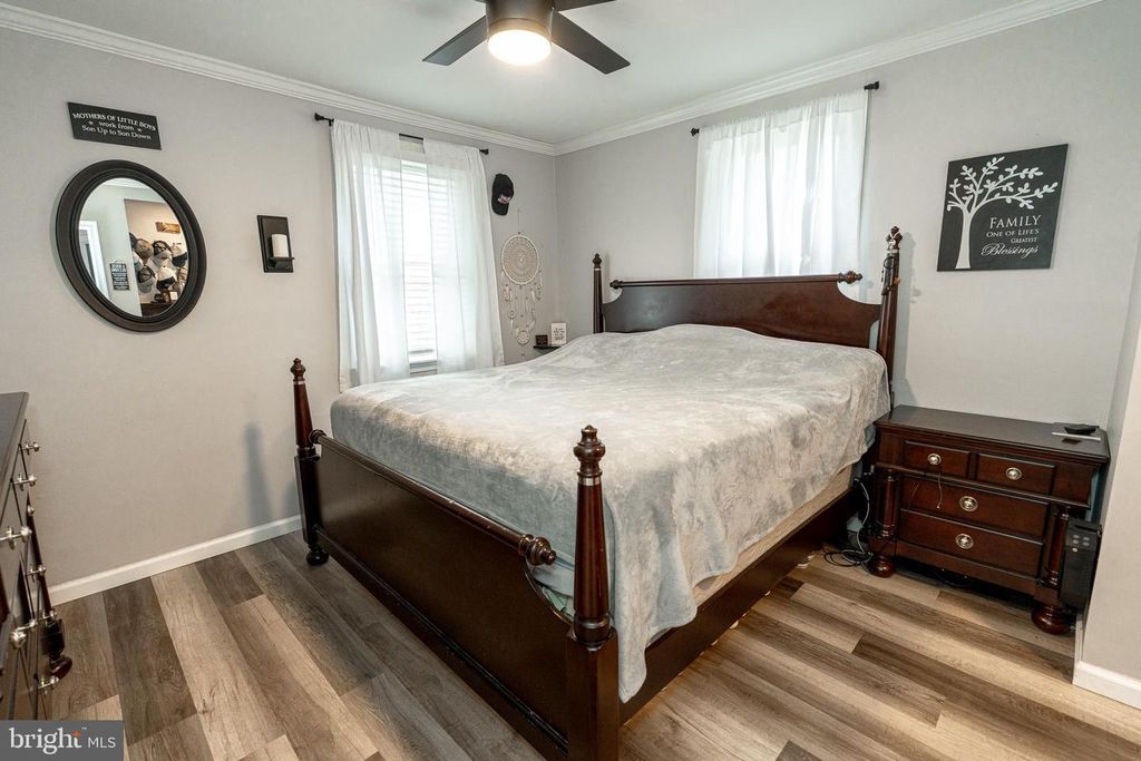 Image 16 of property listing at 220 PINEWOOD RD, Baltimore, MD 21222