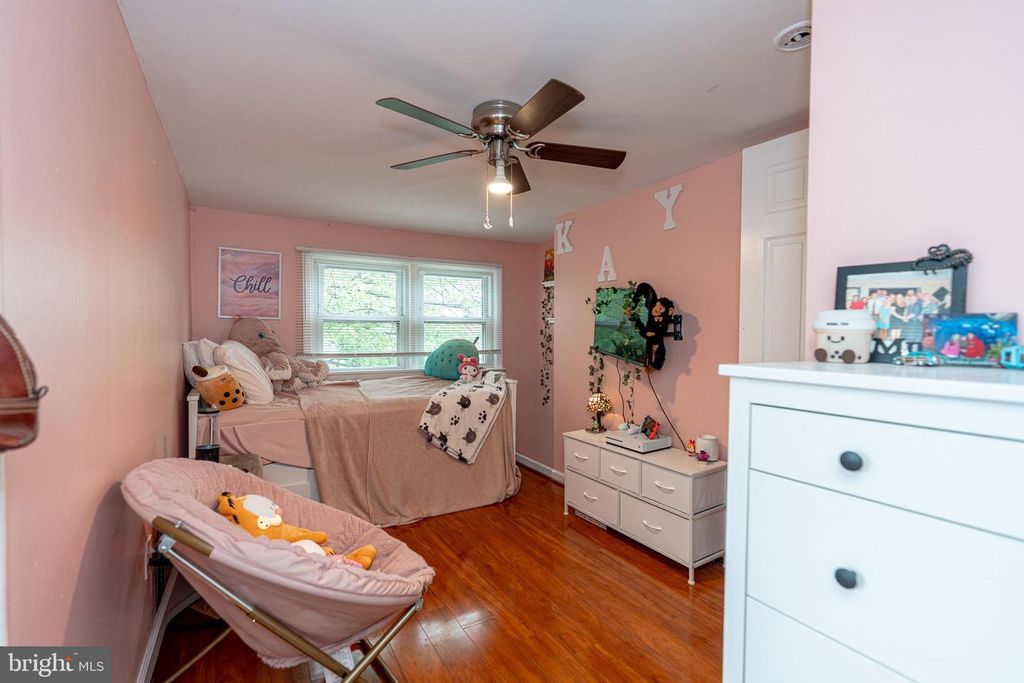 Image 18 of property listing at 220 PINEWOOD RD, Baltimore, MD 21222