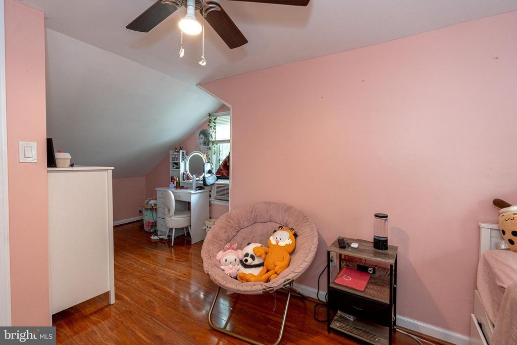 Image 19 of property listing at 220 PINEWOOD RD, Baltimore, MD 21222