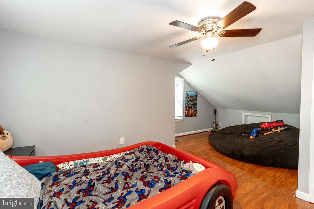 Image 21 of property listing at 220 PINEWOOD RD, Baltimore, MD 21222