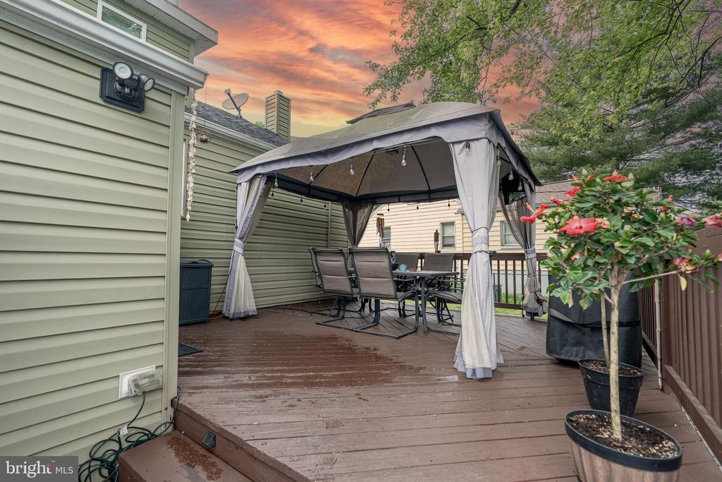 Image 28 of property listing at 220 PINEWOOD RD, Baltimore, MD 21222