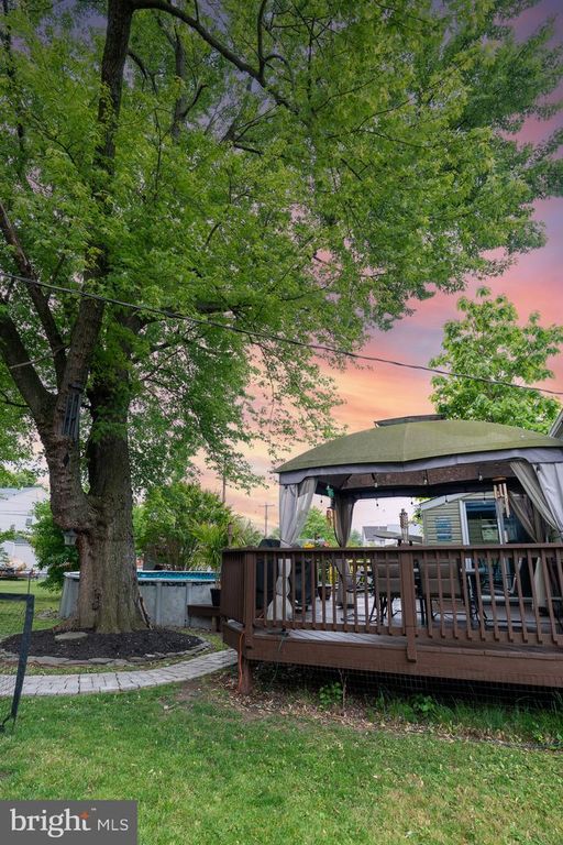 Image 29 of property listing at 220 PINEWOOD RD, Baltimore, MD 21222