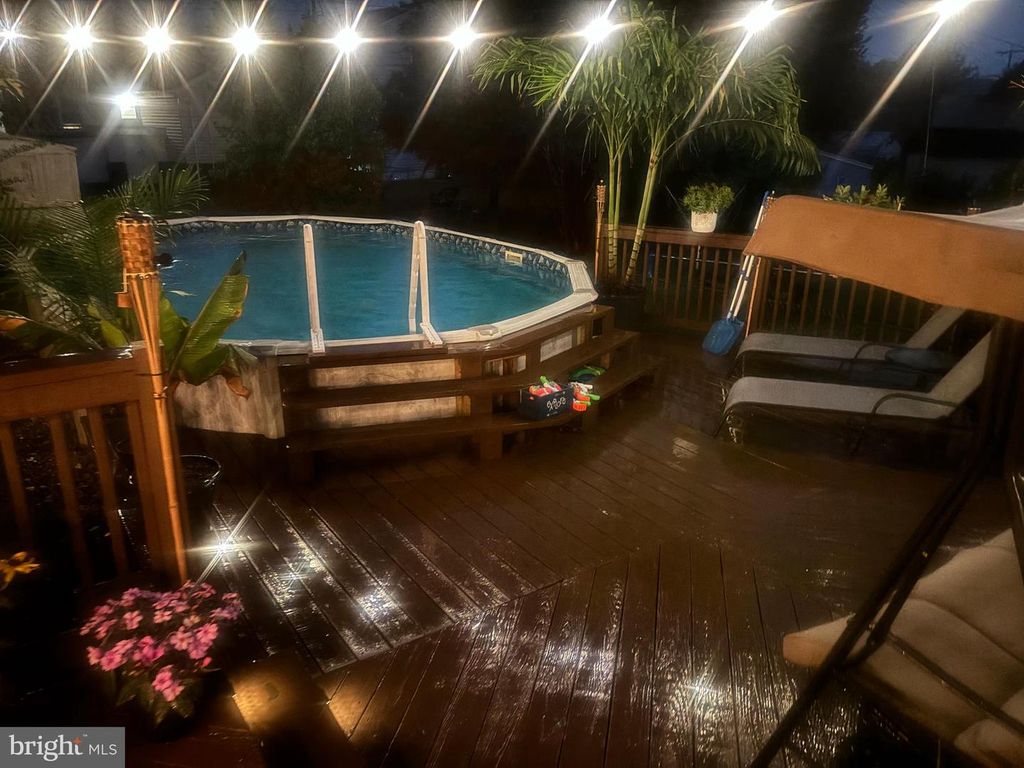 Image 3 of property listing at 220 PINEWOOD RD, Baltimore, MD 21222