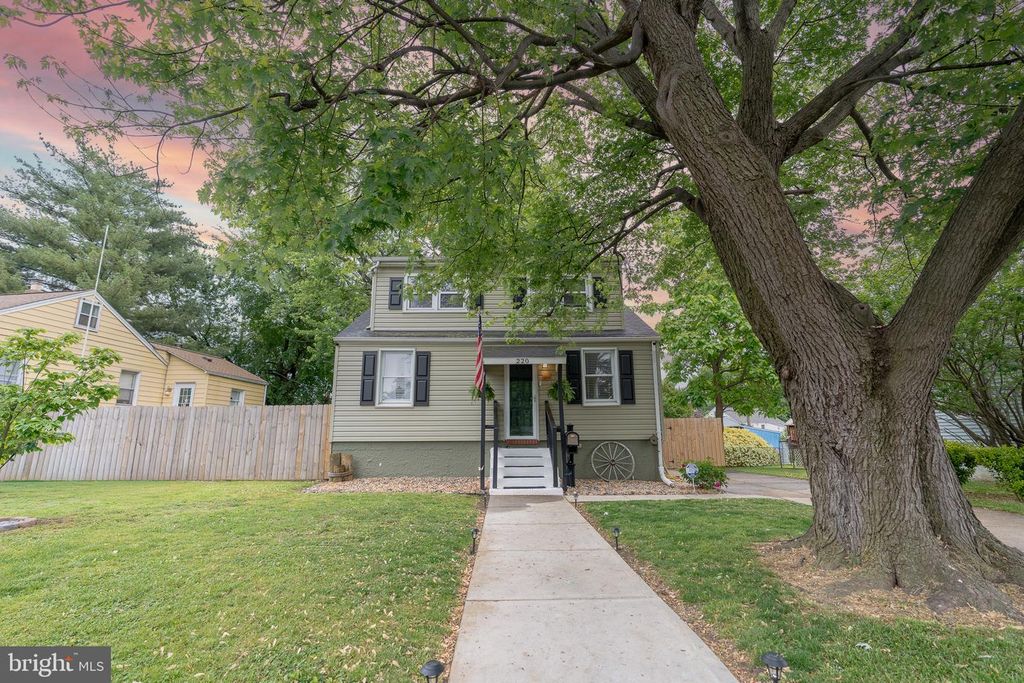 Image 30 of property listing at 220 PINEWOOD RD, Baltimore, MD 21222