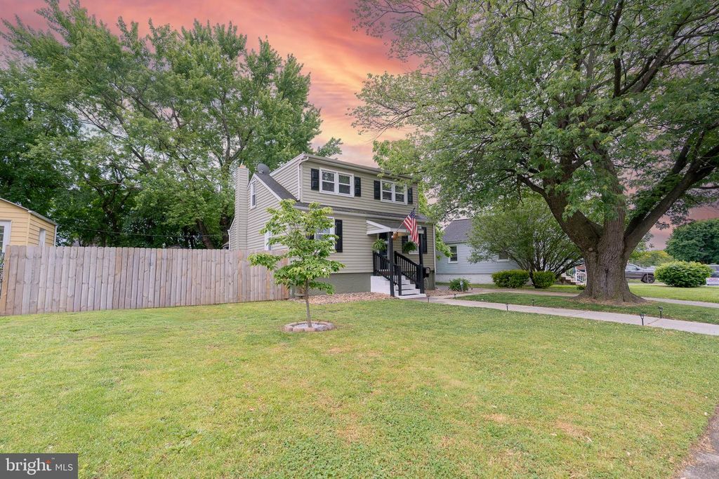 Image 31 of property listing at 220 PINEWOOD RD, Baltimore, MD 21222