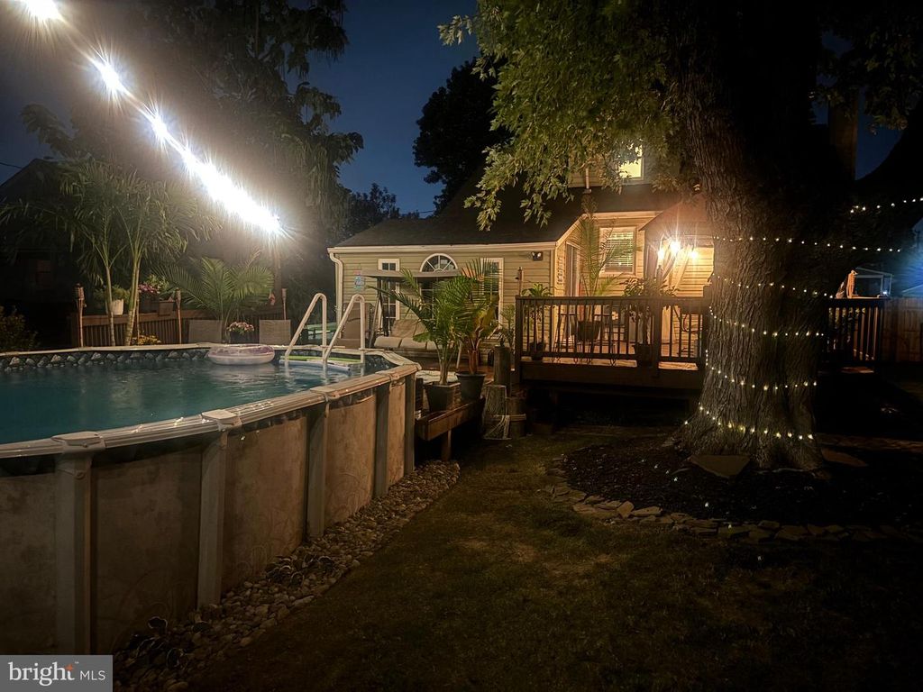 Image 37 of property listing at 220 PINEWOOD RD, Baltimore, MD 21222