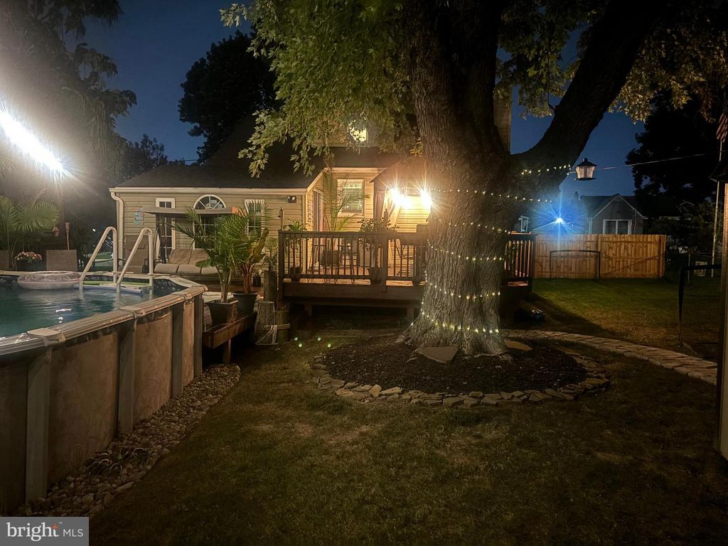Image 39 of property listing at 220 PINEWOOD RD, Baltimore, MD 21222