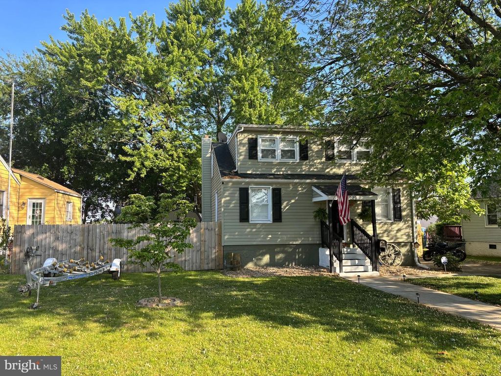 Image 41 of property listing at 220 PINEWOOD RD, Baltimore, MD 21222