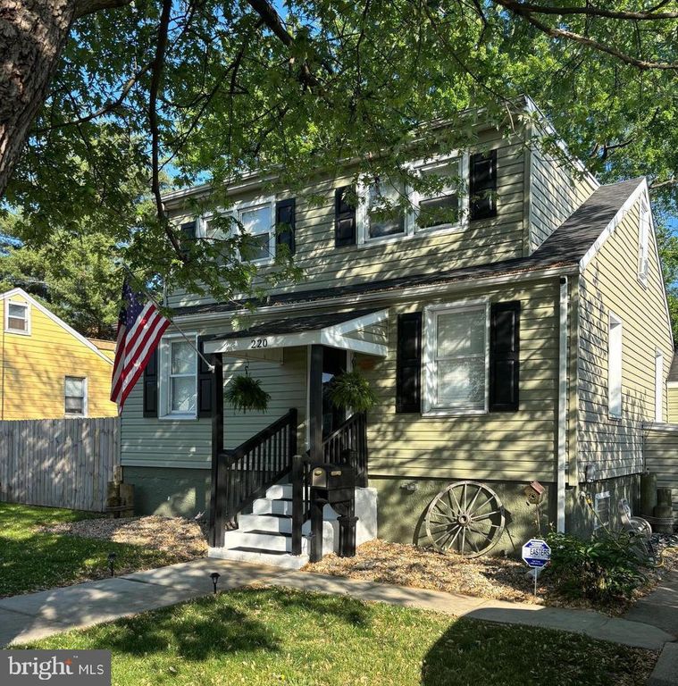 Image 44 of property listing at 220 PINEWOOD RD, Baltimore, MD 21222