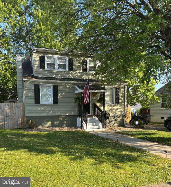 Image 45 of property listing at 220 PINEWOOD RD, Baltimore, MD 21222
