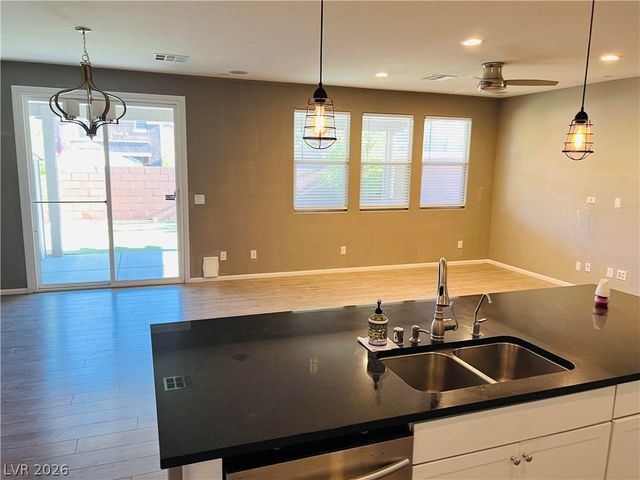 9325 Keystone Ridge Avenue, Las Vegas, NV 89148