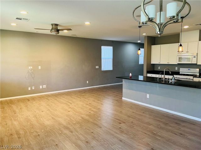 9325 Keystone Ridge Avenue, Las Vegas, NV 89148