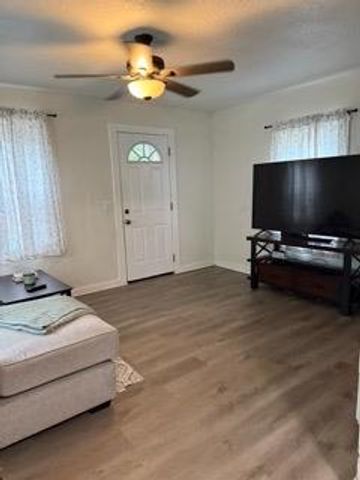 802 Olive St, Yuba City, CA 95991