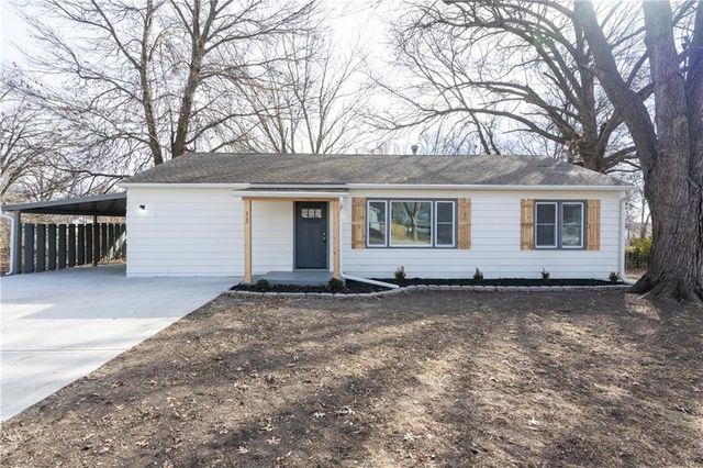11 Brookside Drive, Paola, KS 66071