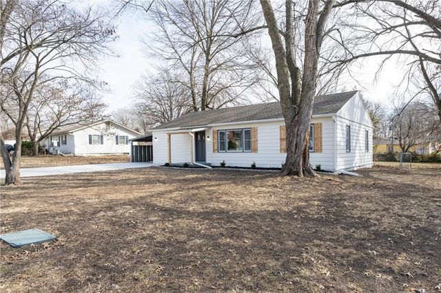 11 Brookside Drive, Paola, KS 66071