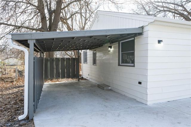 11 Brookside Drive, Paola, KS 66071