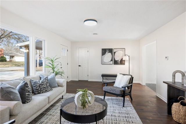 11 Brookside Drive, Paola, KS 66071