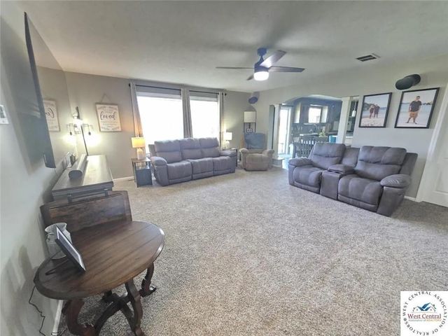 35212 S WAGONOR Road, Garden City, MO 64747