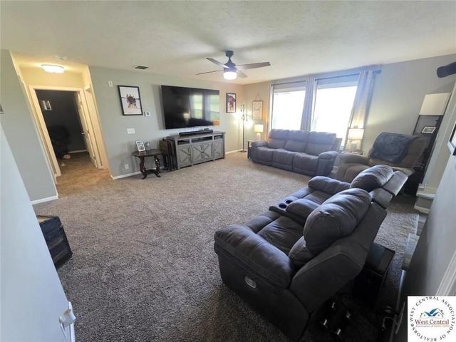 35212 S WAGONOR Road, Garden City, MO 64747