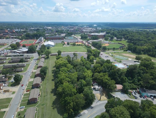 858 Parham Dr, Clarksville, TN 37040