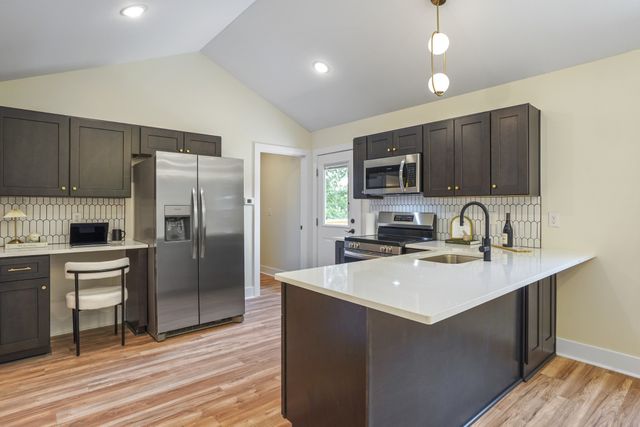 858 Parham Dr, Clarksville, TN 37040