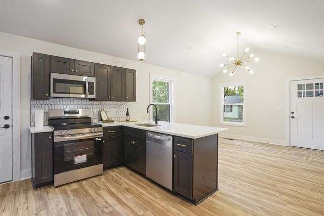 858 Parham Dr, Clarksville, TN 37040