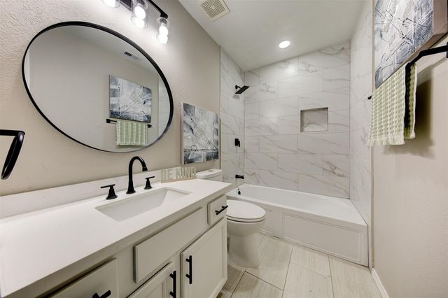 3040 Sweet Gum Bay Court, Dickinson, TX 77539