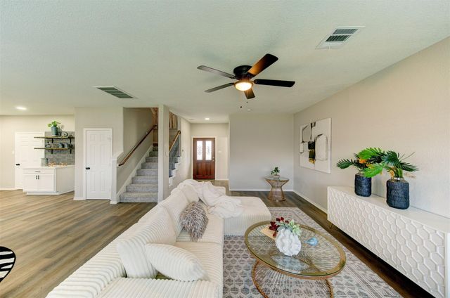 3040 Sweet Gum Bay Court, Dickinson, TX 77539