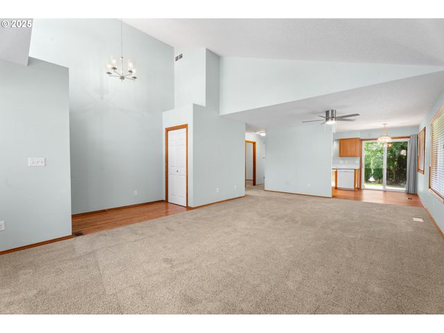 39504 MCCORMICK Dr, Sandy, OR 97055