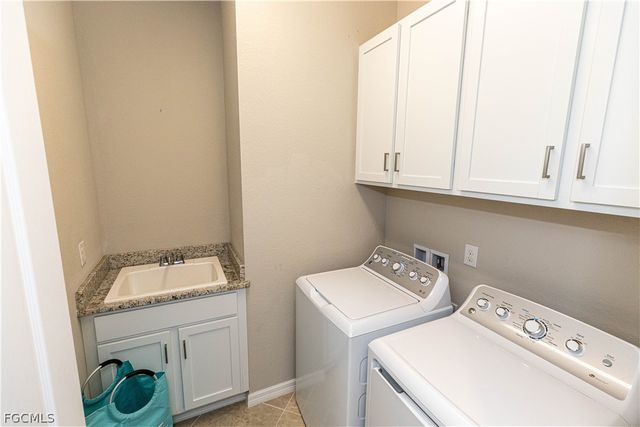 3650 Crimson LN, Fort Myers, FL 33916