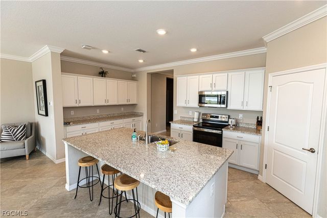 3650 Crimson LN, Fort Myers, FL 33916