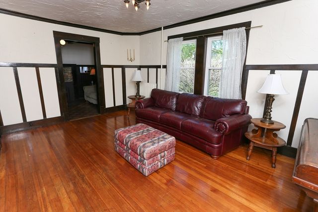 11 Roosevelt Ave, Holyoke, MA 01040