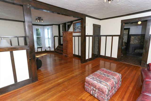 11 Roosevelt Ave, Holyoke, MA 01040