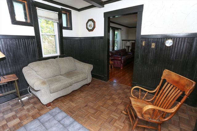 11 Roosevelt Ave, Holyoke, MA 01040