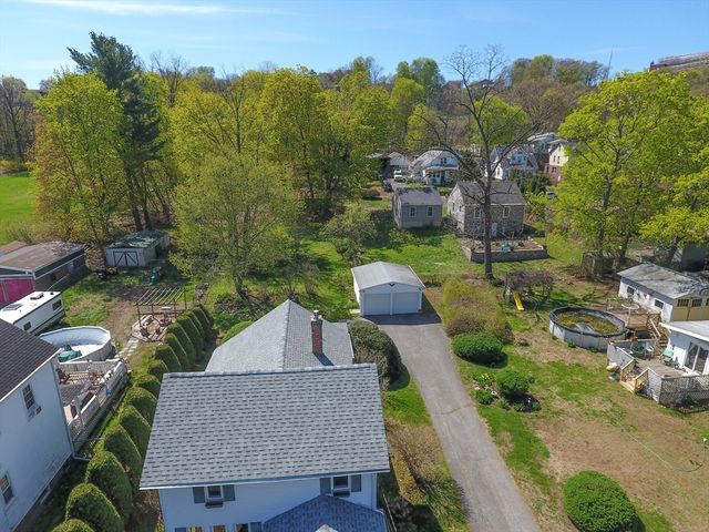 11 Roosevelt Ave, Holyoke, MA 01040