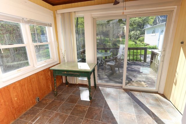 11 Roosevelt Ave, Holyoke, MA 01040