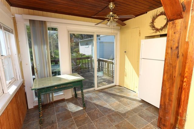 11 Roosevelt Ave, Holyoke, MA 01040