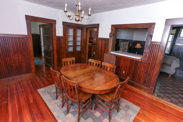 11 Roosevelt Ave, Holyoke, MA 01040
