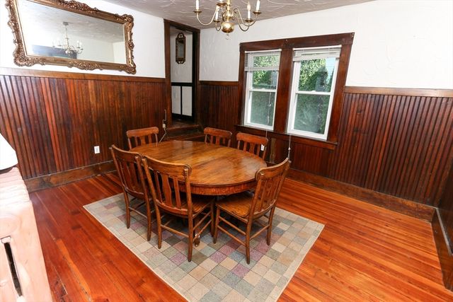 11 Roosevelt Ave, Holyoke, MA 01040