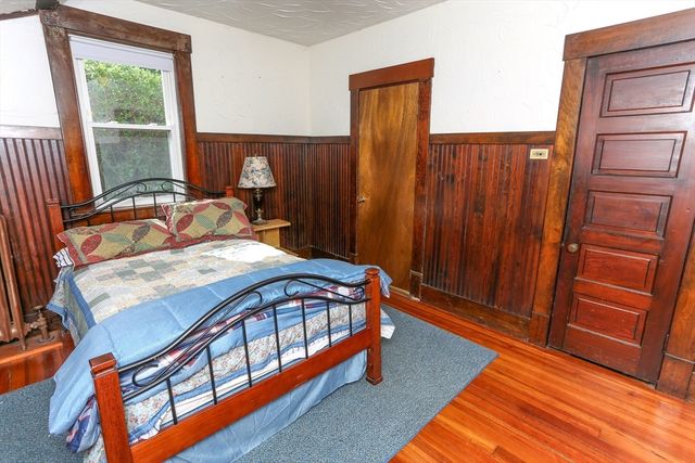 11 Roosevelt Ave, Holyoke, MA 01040