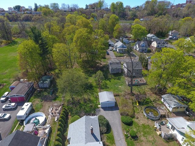 11 Roosevelt Ave, Holyoke, MA 01040