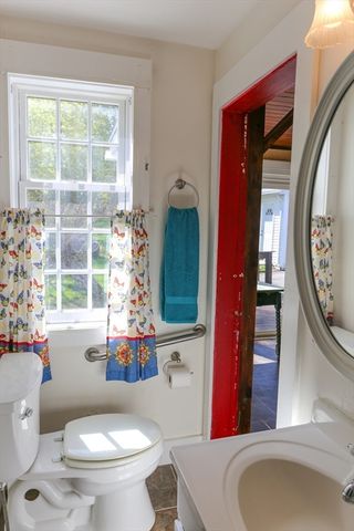 11 Roosevelt Ave, Holyoke, MA 01040
