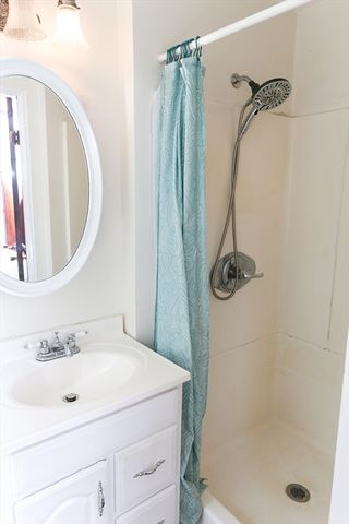 11 Roosevelt Ave, Holyoke, MA 01040