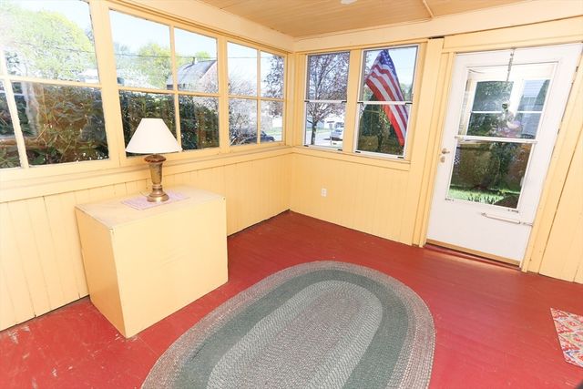 11 Roosevelt Ave, Holyoke, MA 01040